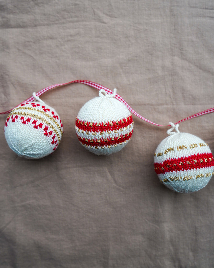 OPSKRIFT: Halmø Strik Julekugler